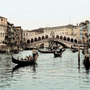 Ponte Rialto con Gondolas