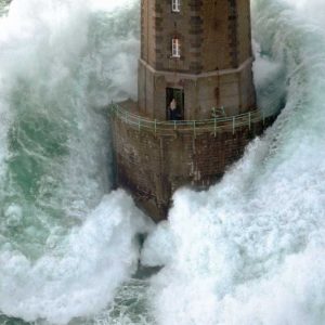 Phares dans la Tempete La Jument