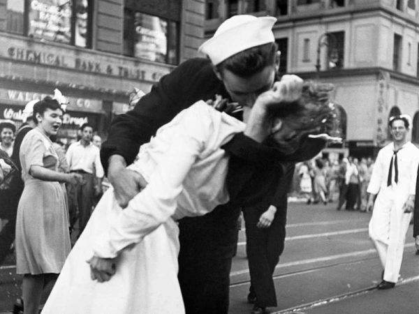 Kissing the War Goodbye in Times Square 1945