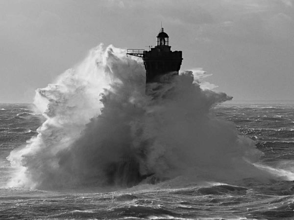 Phare du Four lors d une tempete