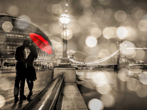 Kissing in London (detail, BW)