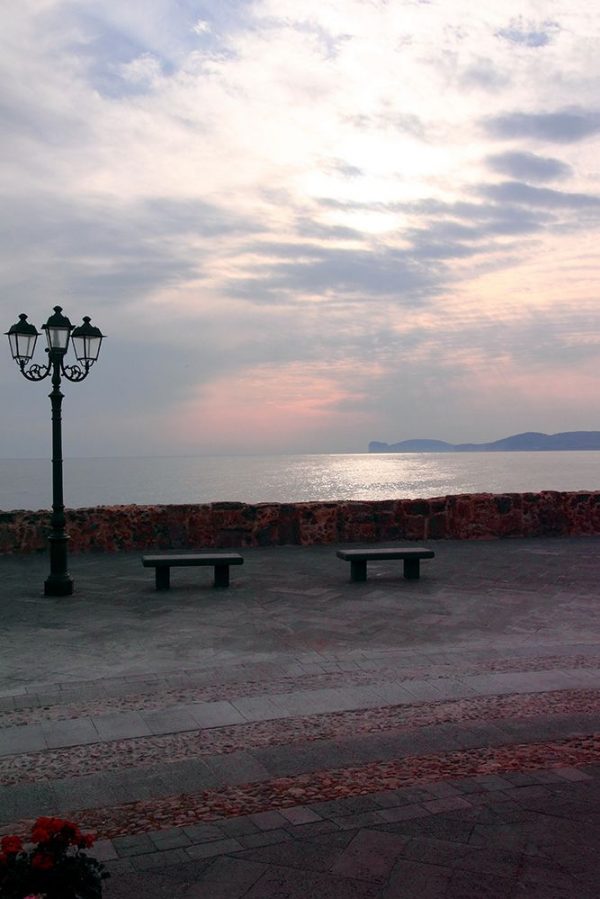 Alghero-walk-sunset-old-city