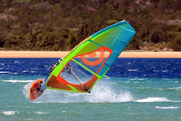 Wind-serf-flight-sea-sardinia