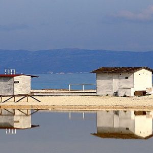 Stintino-sea-salt-flats-wooden-houses-VII